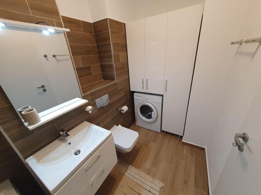 شقة New Luxury Flat Near City Center تيميشورا المظهر الخارجي الصورة